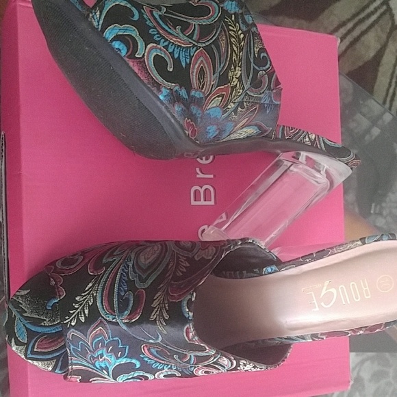 Shoes - Picture 4 of 5